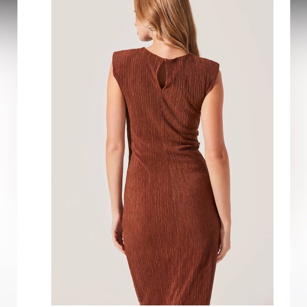 Astr The Label Rust Midi Dress - Picture 4 of 4